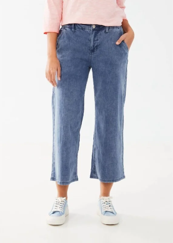 Pull-On Wide Leg Crop Jeans In Med Wash